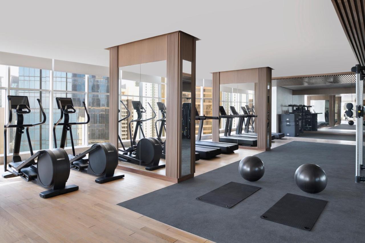 فندق Element By Westin West Bay الدوحة المظهر الخارجي الصورة The gym at The Hari