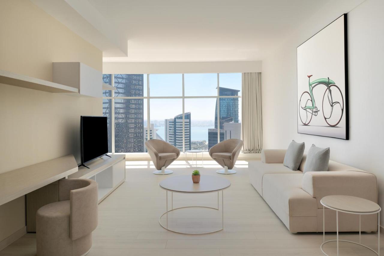 فندق Element By Westin West Bay الدوحة المظهر الخارجي الصورة A living room