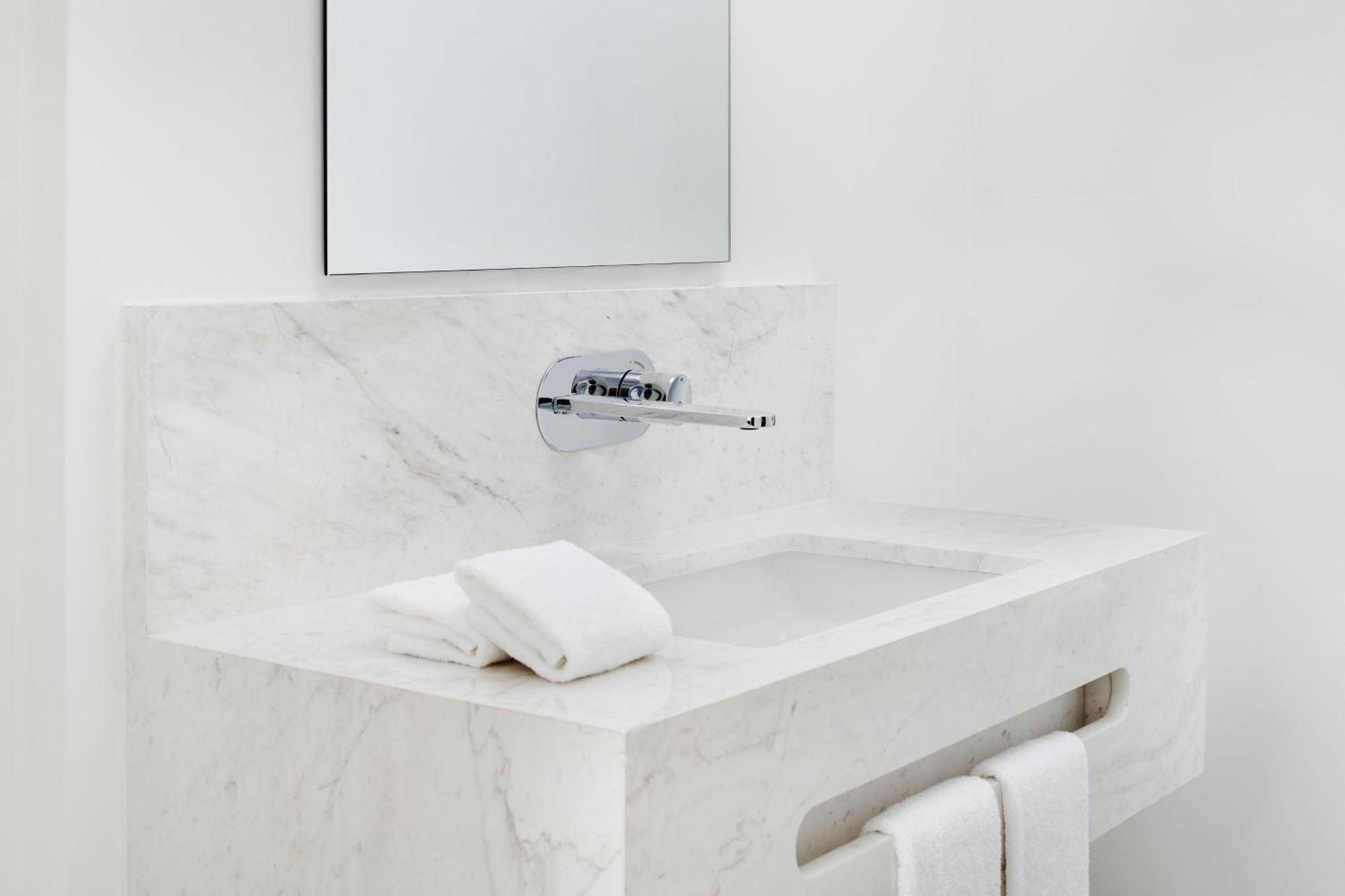 فندق Element By Westin West Bay الدوحة المظهر الخارجي الصورة A wall mounted tap