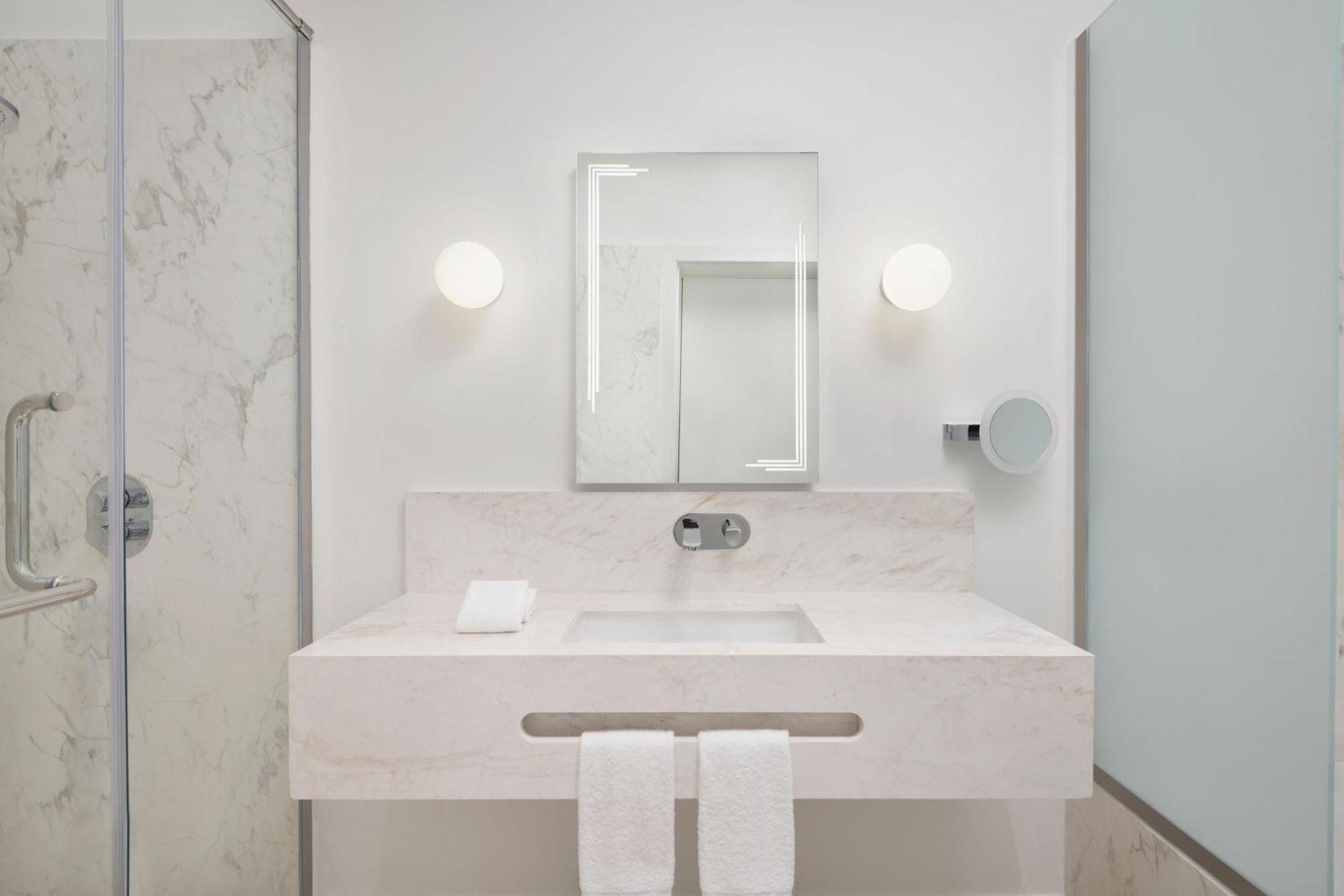 فندق Element By Westin West Bay الدوحة المظهر الخارجي الصورة