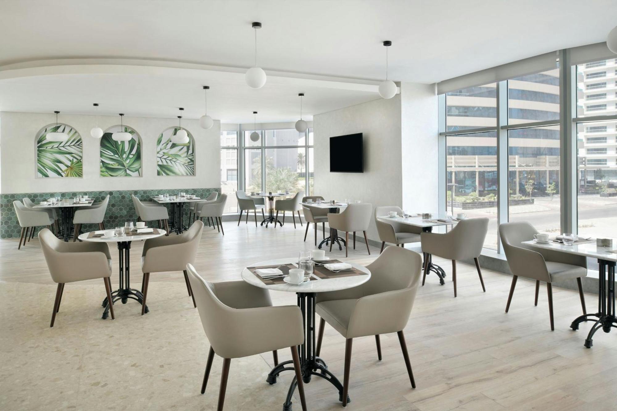فندق Element By Westin West Bay الدوحة المظهر الخارجي الصورة The Club at Newark Airport